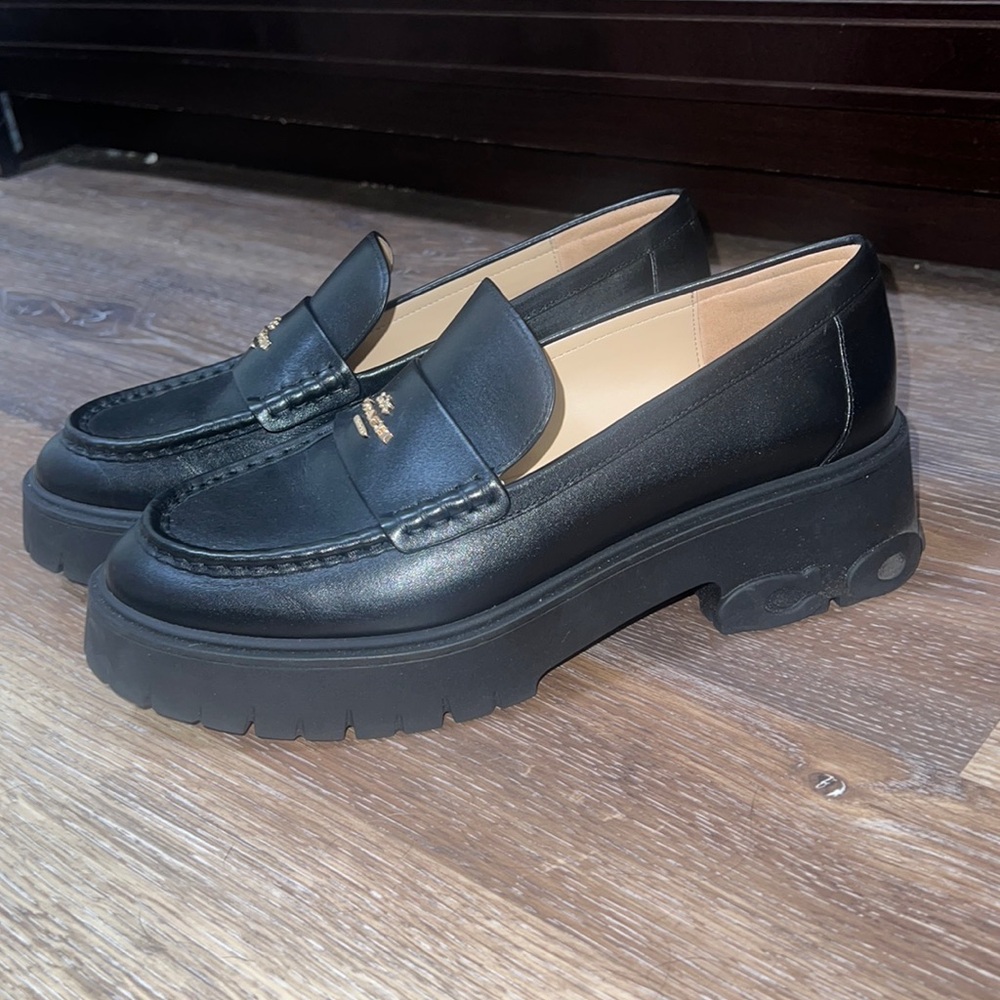 AUTHENTIC COACH PLATFORM LOAFERS SIZE 9